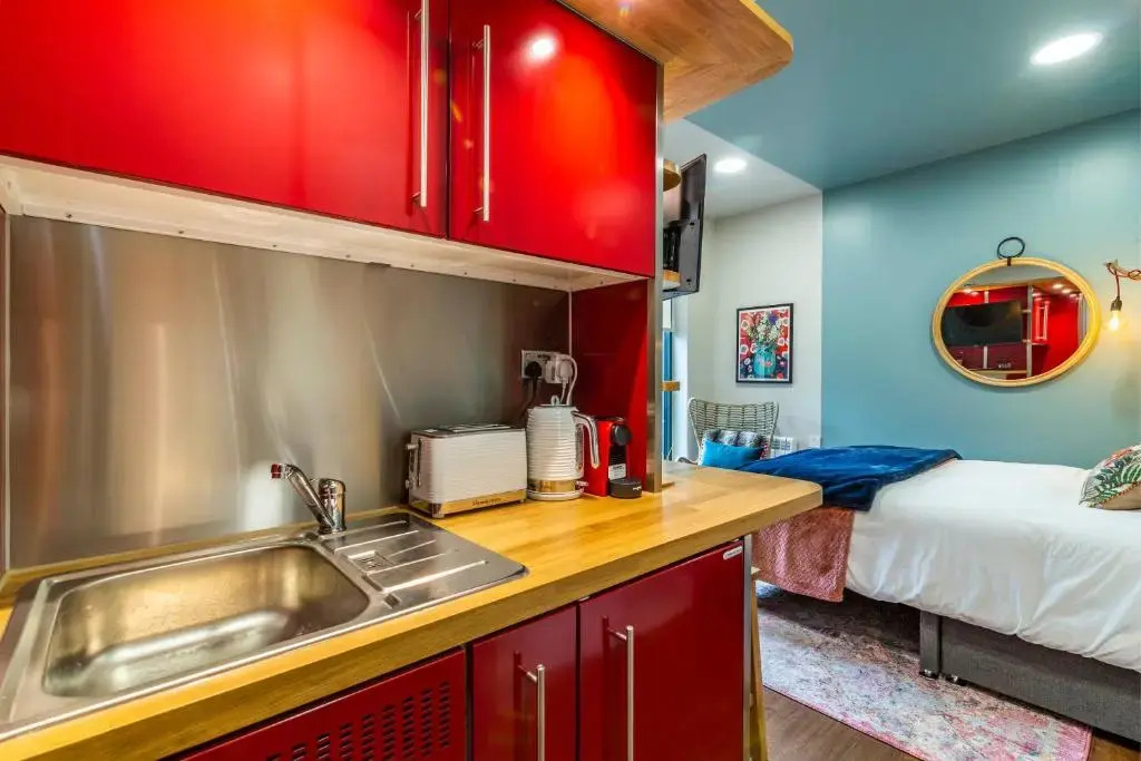 Romantic Getaway Studio Pods close to City Centre with FREE WIFI