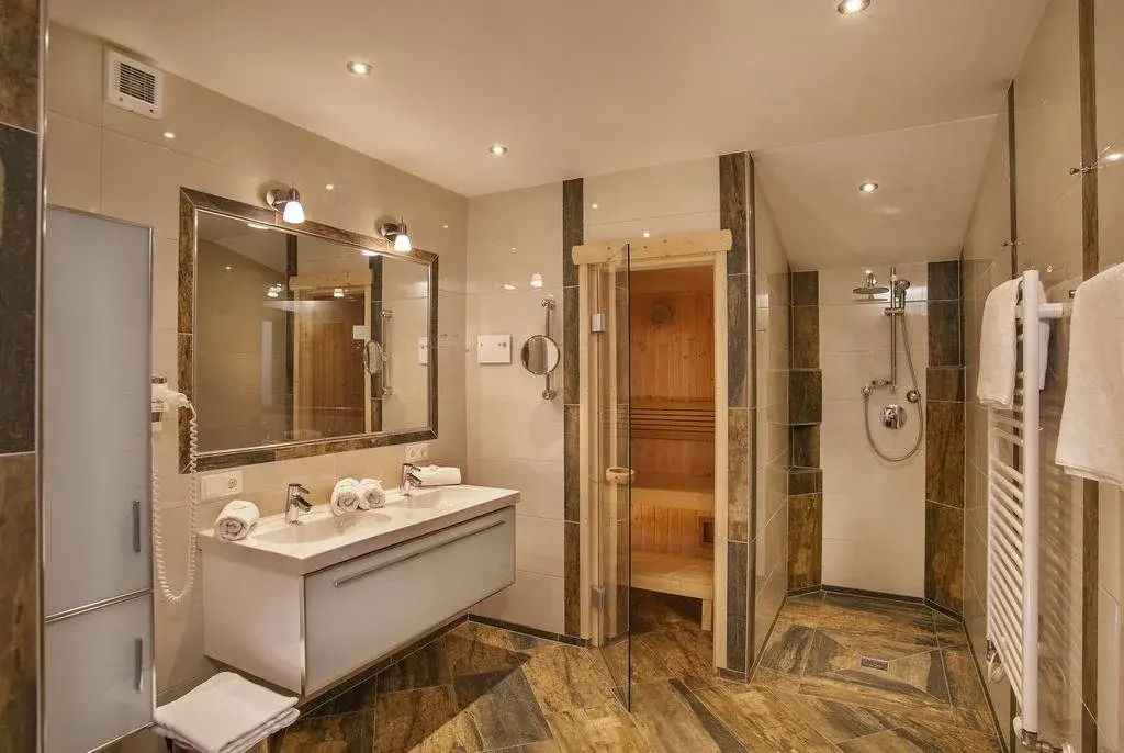 Apparthotel Talhof, Restaurant, Pool und Spa