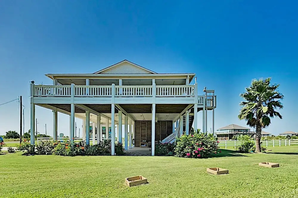 Gulf-view - Walk To Beach! 3 Bedroom Home