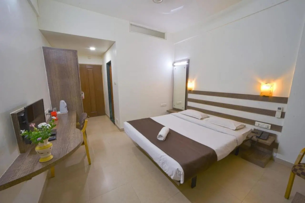 Hotel Orient Crown, Kolhapur