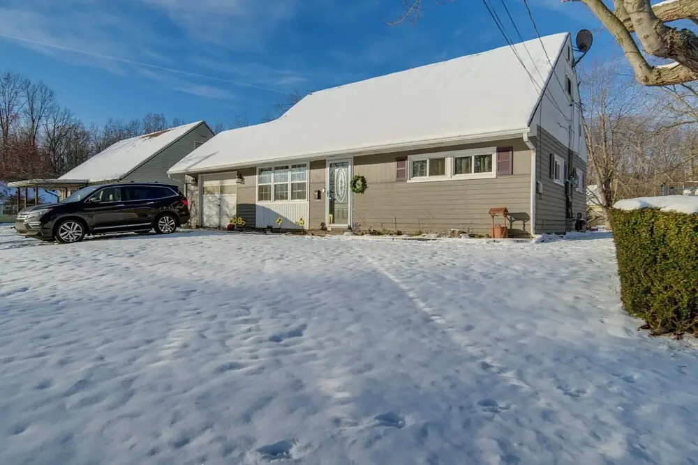 Ashtabula Home Rental - 2 Mi to Lake Erie, Beaches