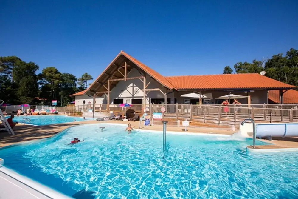Bungalow With 2 Bedrooms in Soulac-sur-mer, With Pool Access and Furni