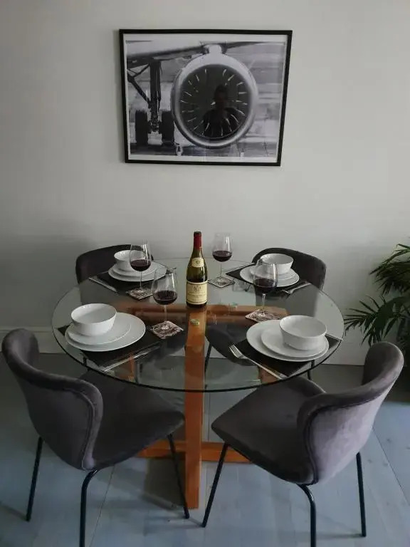 The Aviator - Stunning 1 bed with large balcony
