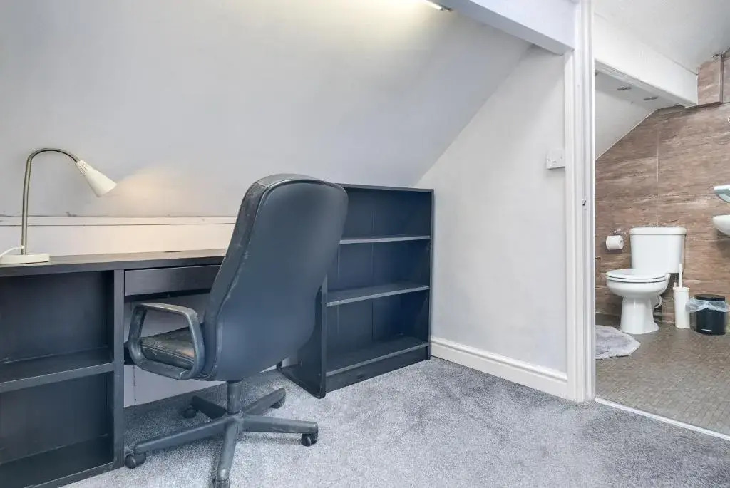 Haus Luxury Four Bedroom Townhouse-Edgbaston- Parking- TOP RATED