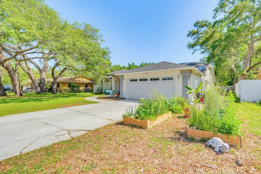 Private Pool & Lanai: Spring Hill Oasis