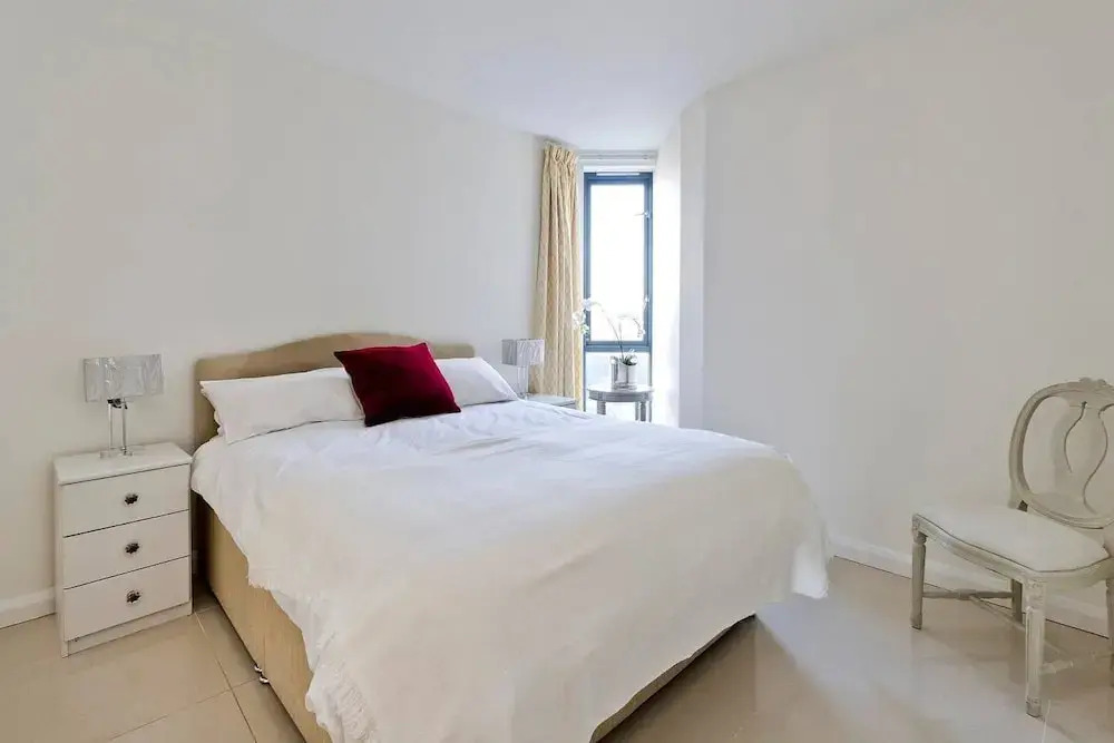 Bright 2 bed Flat With Terrace, 4 Mins From Tube