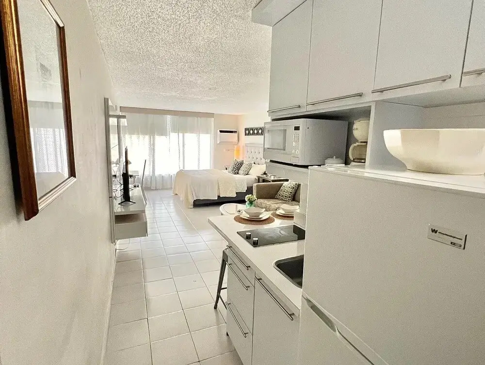 Clean Studio Condo With Free Parking Near T-mobile