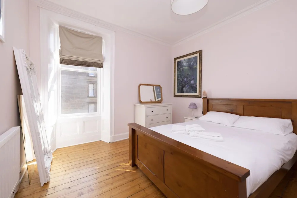ALTIDO Gorgeous 1-bed flat with a shared garden