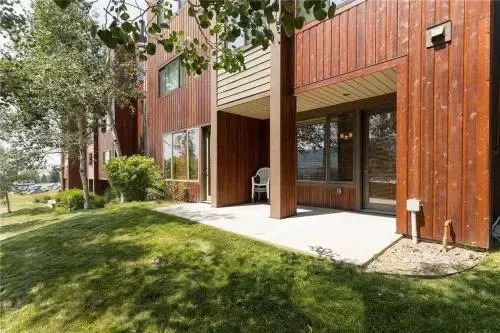 West Condominiums - W3502