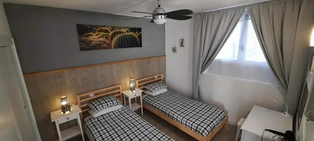 Lanzarote-Beach-Apartment, Las Cucharas Beach, Costa Teguise -- 1 MINUTE WALK FROM MAIN SQUARE, 35 METERS FROM BEACH