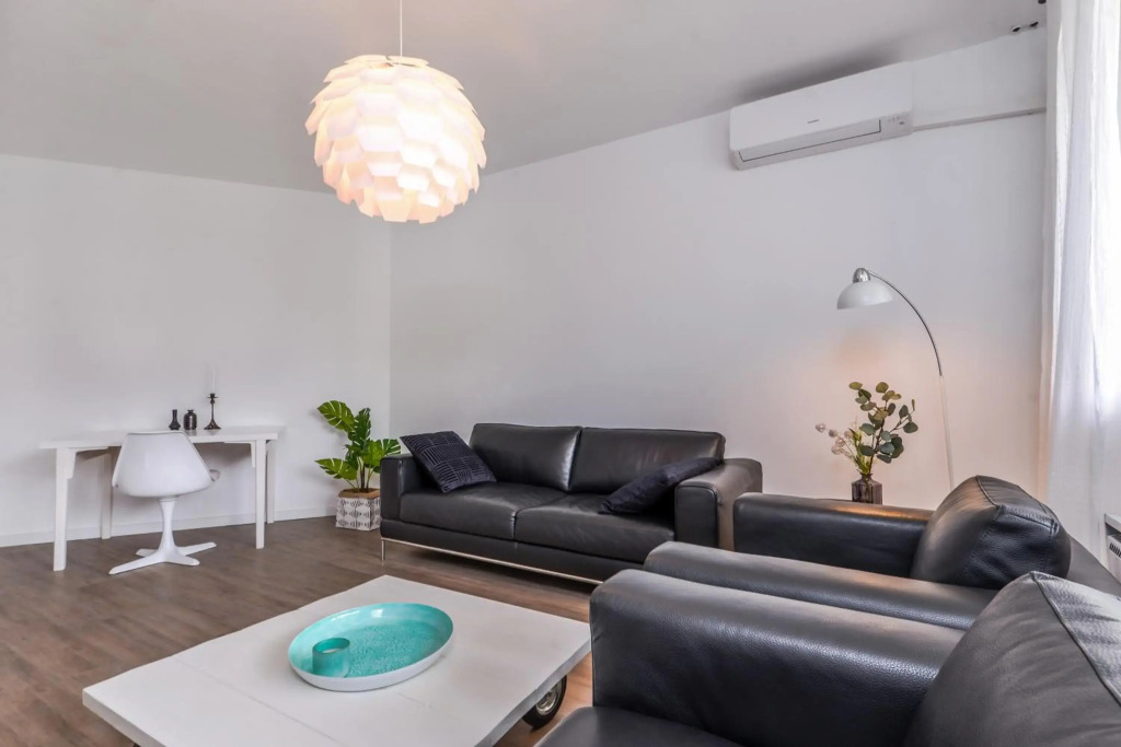 66 Apartment - Stylish Two Bedroom in Lozenets District