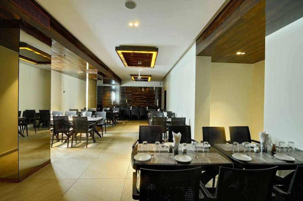 Hotel Apaar with Sea Face Garden Restaurant