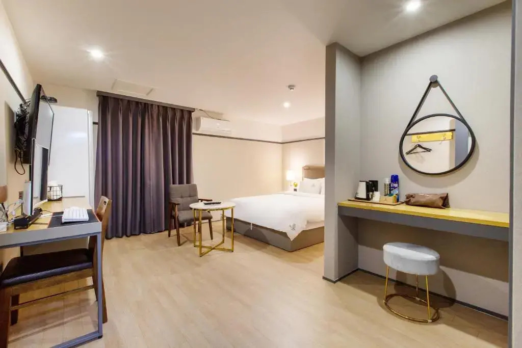 Brown Dot Hotel Minam