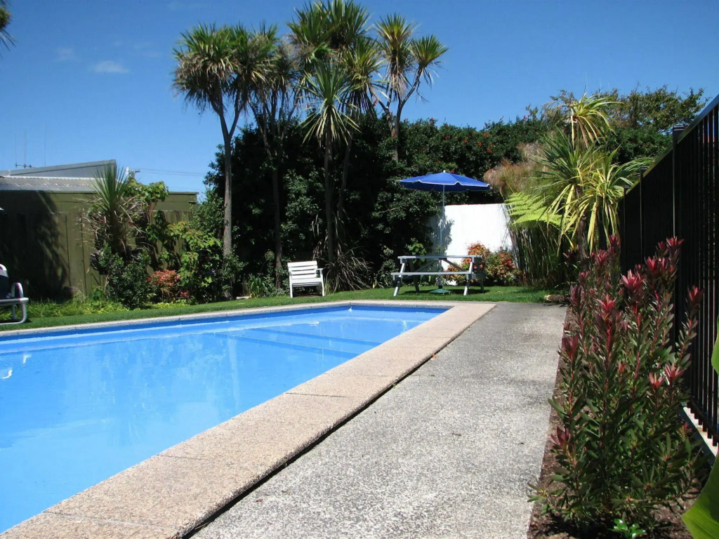 Cobblestone Court Motel - Wenzel Motels