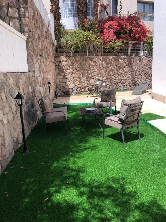 New Cozy Suite W Garden 300M From Beach