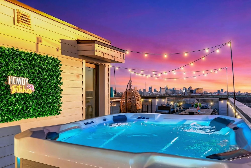 Downtown Nashville Hot Tub Game Room Karaoke
