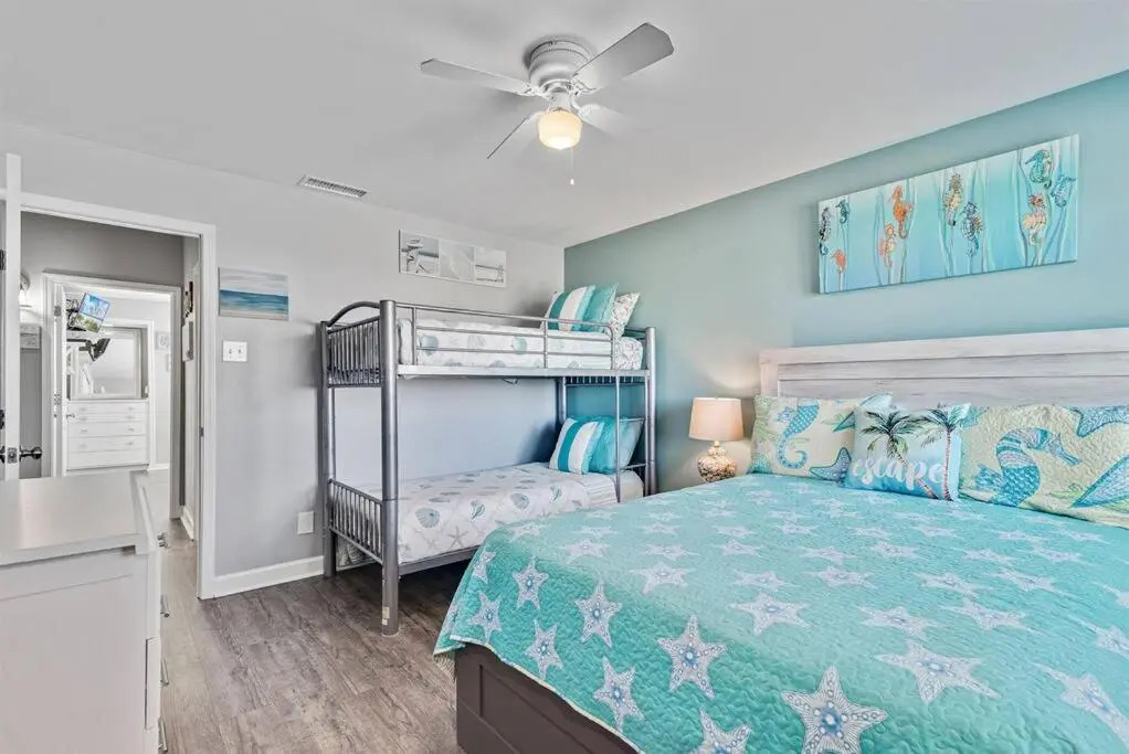 South Winds unit 2-Gorgeous Newly Updated Condo in the Heart of Gulf Shores!!