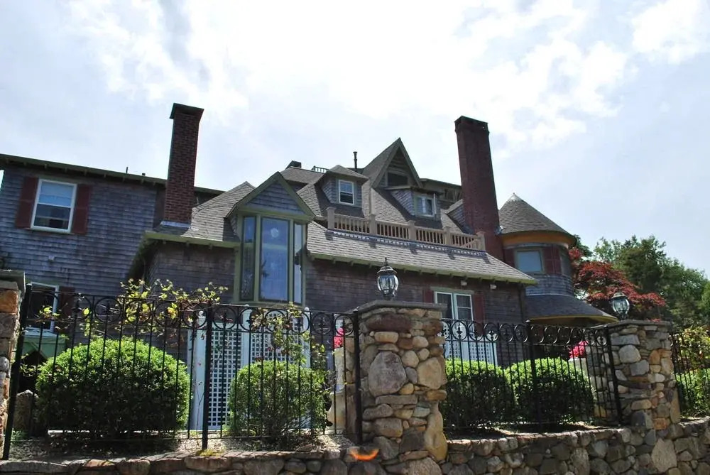 Fernbrook Inn