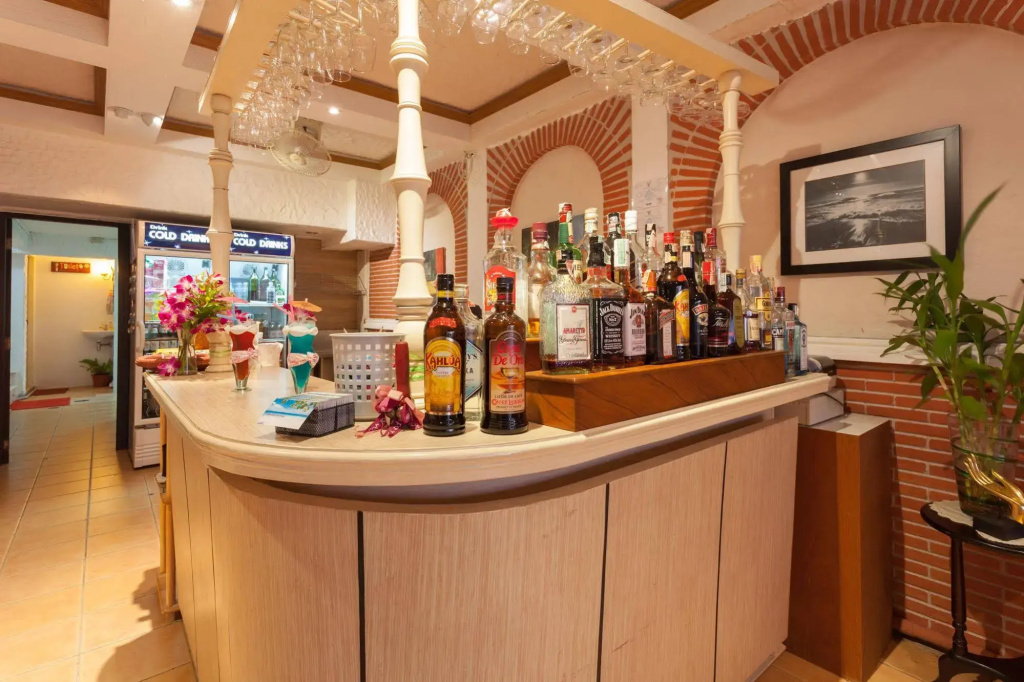 Karon Sunshine Guesthouse & Bar