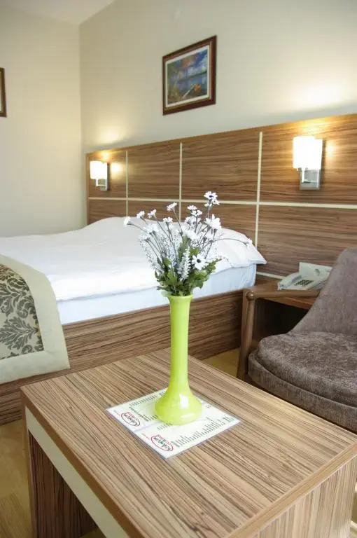 Petek Hotel