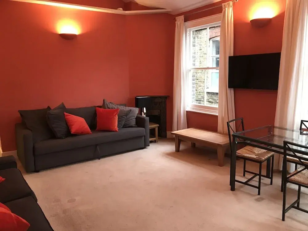 Wix's Lane 3 bed Apartment