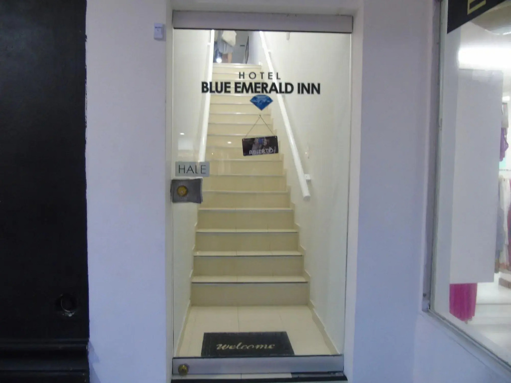 Blue Emerald Inn