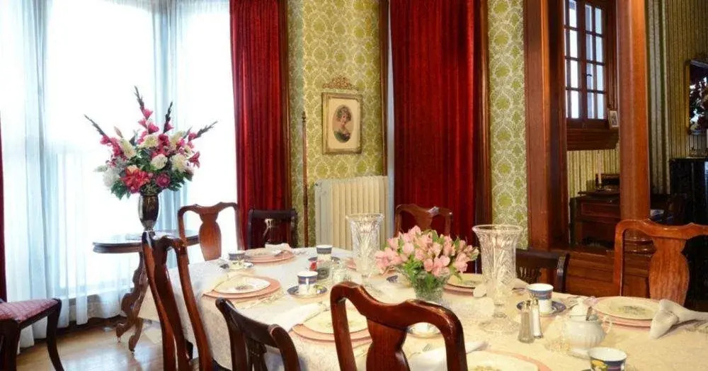 The Candlelight Inn
