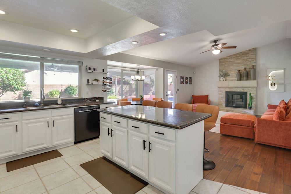 Luxury 5BR + Private Casita Theater Room + Pool