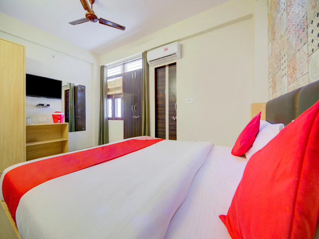 OYO 14565 Hotel Snazzy