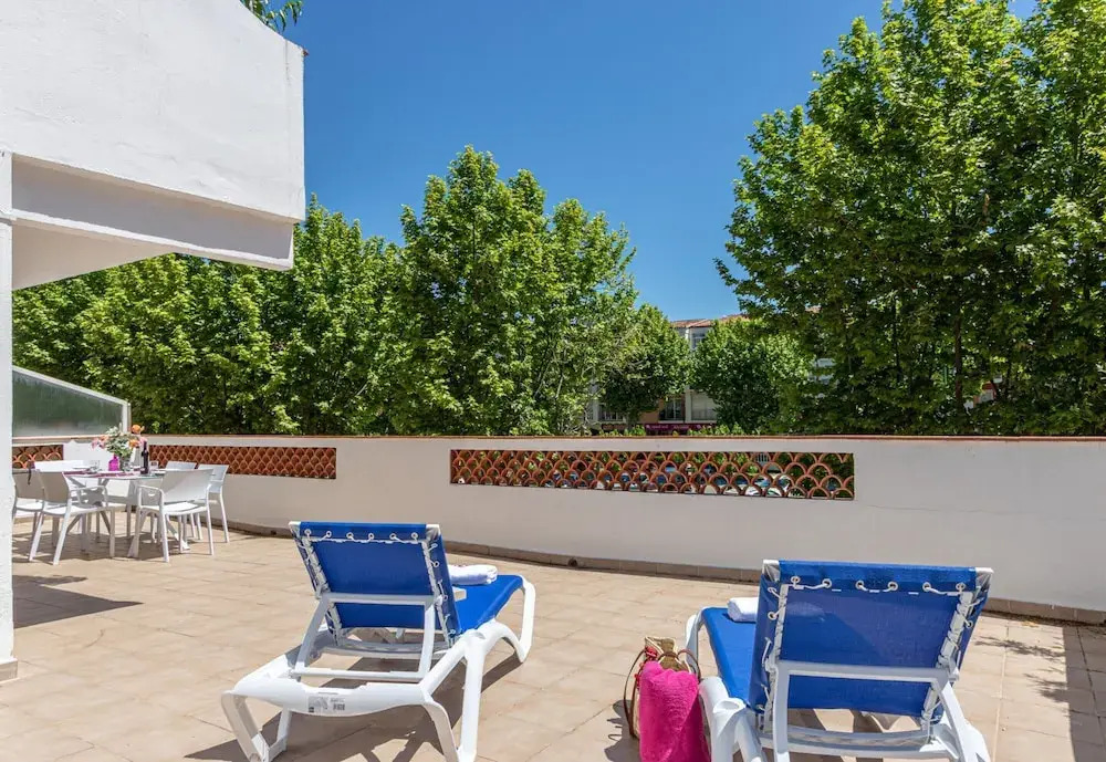 Modern Family Apartment Near Beach