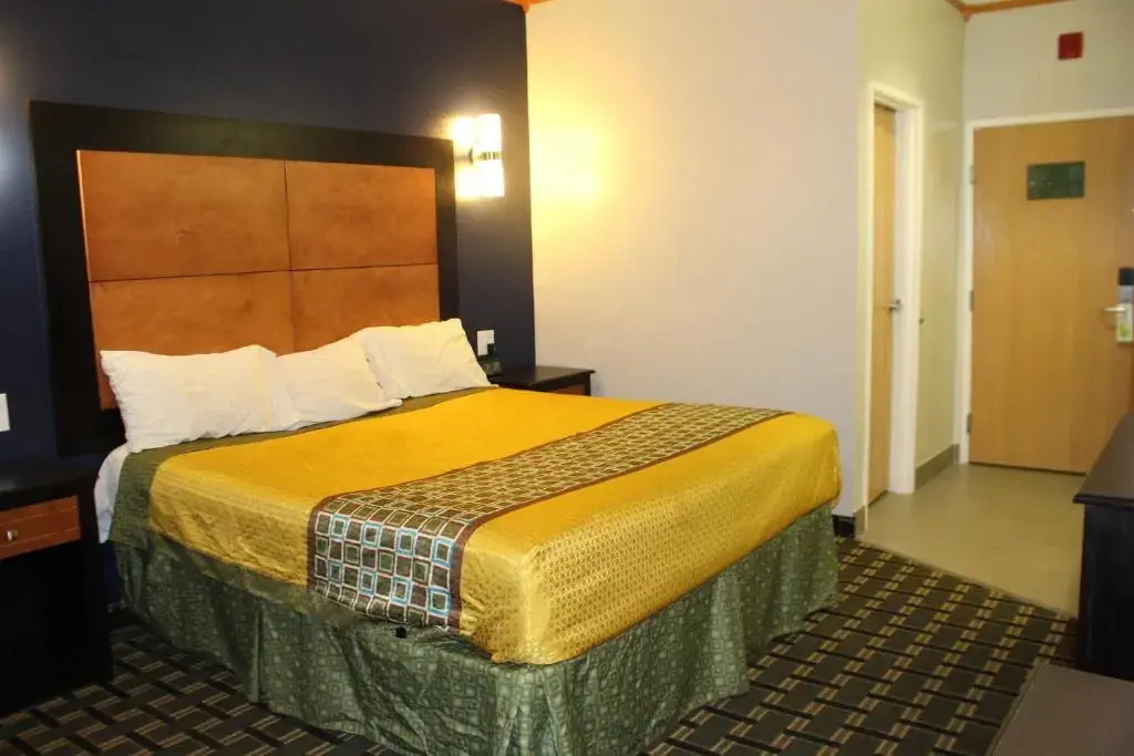 Home Gate Inn & Suites