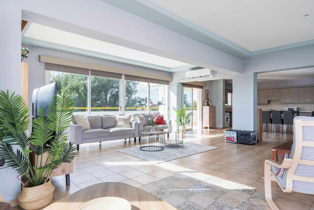Melograno 2-BR Apt. & Terrace in Larnaca