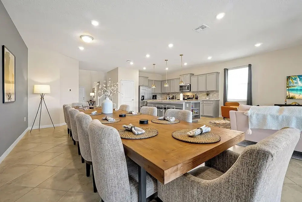4273 Lana Avenue, 8beds