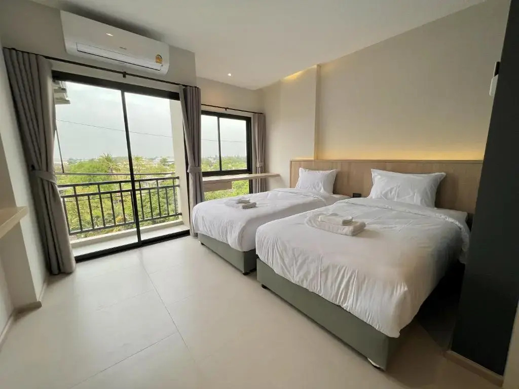 The Way Hotel Banpong