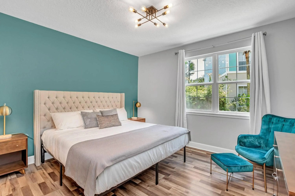 2 Bedroom Vacation Condo (2011)