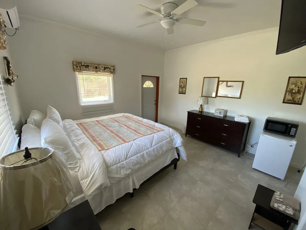 Island Comfort Bed & Breakfast