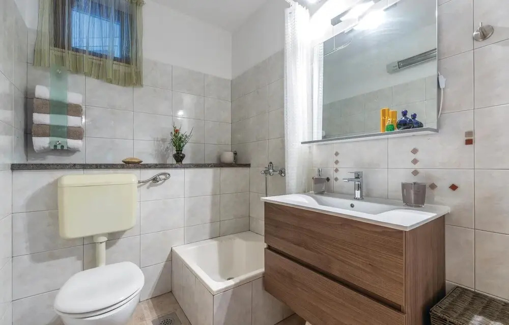 Beautiful Home in Vinisce With Wifi and 4 Bedrooms