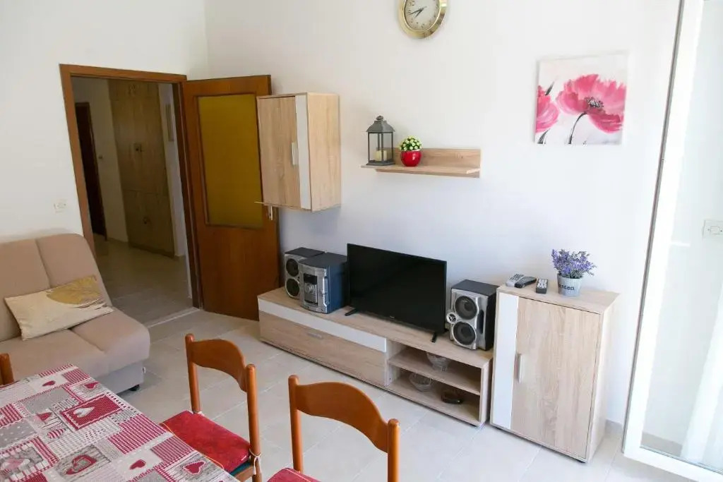 Apartments Ivica - 150m from sea