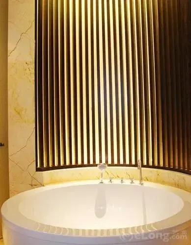 Maritime Hotel (Zhengzhou Century Amusement Park Zhongyuan Tower)