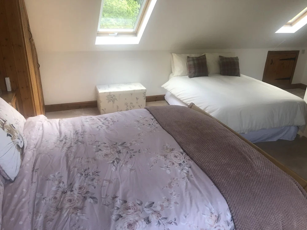 Amazing Alps and Loch views - HOT TUB and pet friendly
