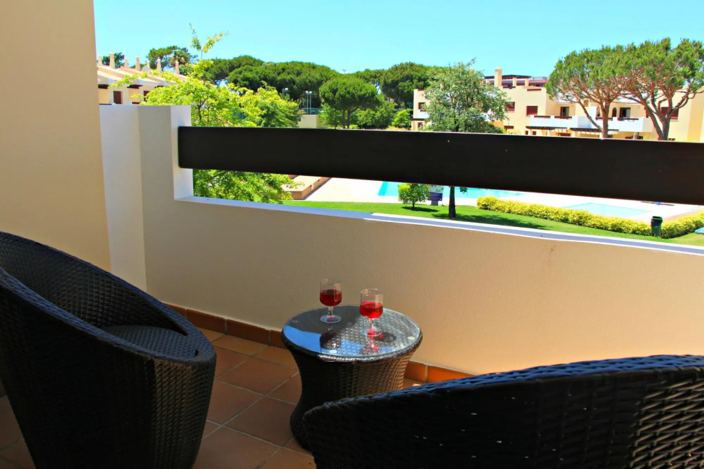 Traditional Townhouse in Vila Sol by Ideal Homes