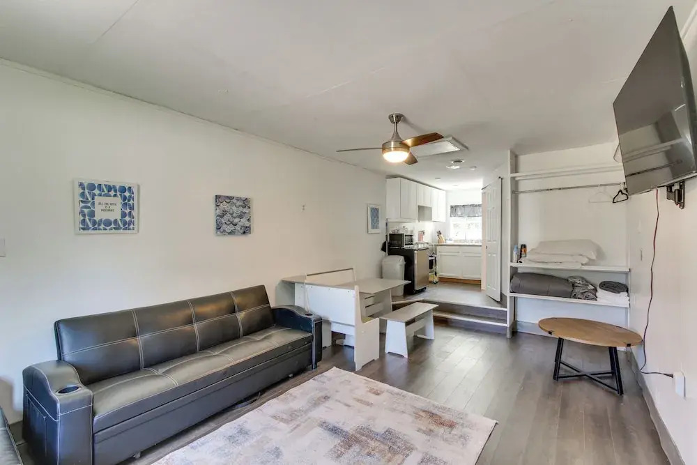 2 Mi to Long Beach Waterfront! Convenient Studio