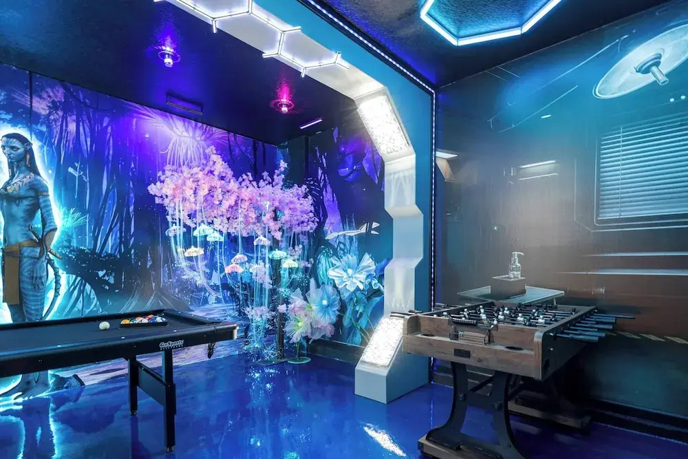 Luxury 9BR Solara Home, Themed Fun & Pool