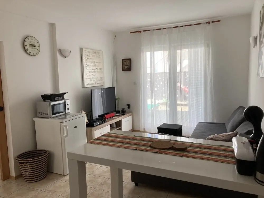 Charming 2-bed Apartment in Necujam