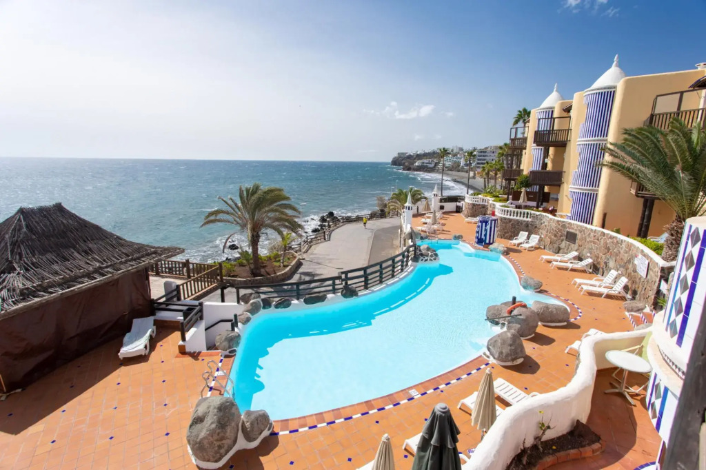 Altamar 44 balcony&pool By CanariasGetaway