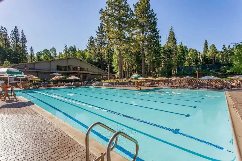 All-season Mountain Getaway W/ Pools & Hot Tubs 2 Bedroom Condo