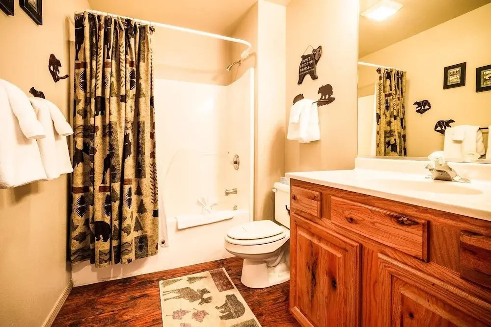 Sleepy Bear House 4 Bedrooms 3 Bathrooms Home