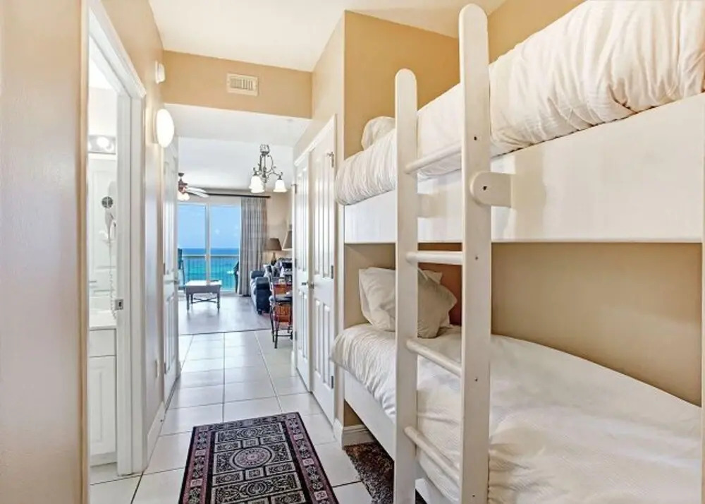 Celadon: Unit 407 by Forehand Rentals