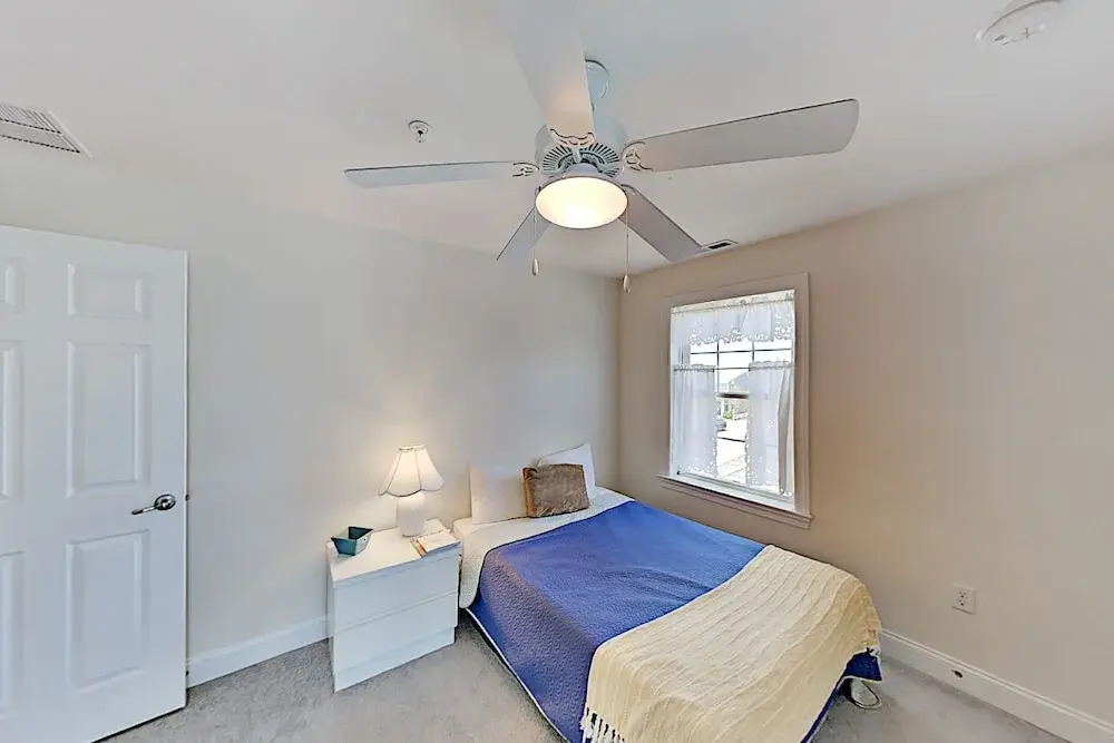 Coastal Getaway W/ 2 Living Areas - Walk To Beach 4 Bedroom Home