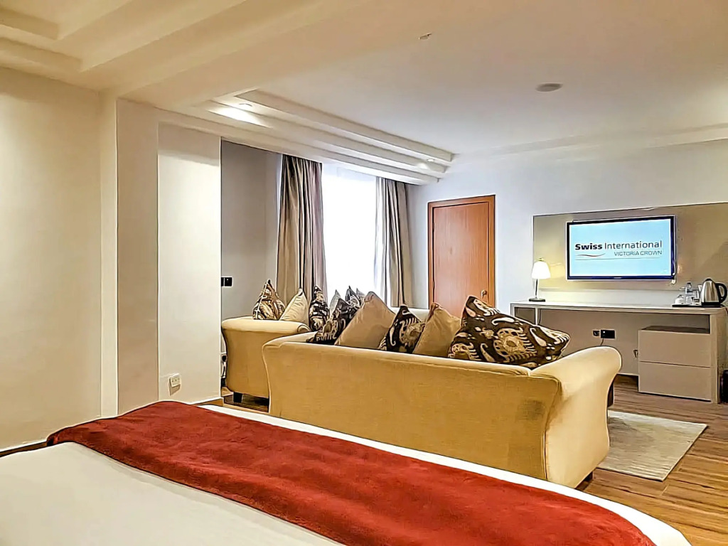 Victoria Crown Plaza Hotel